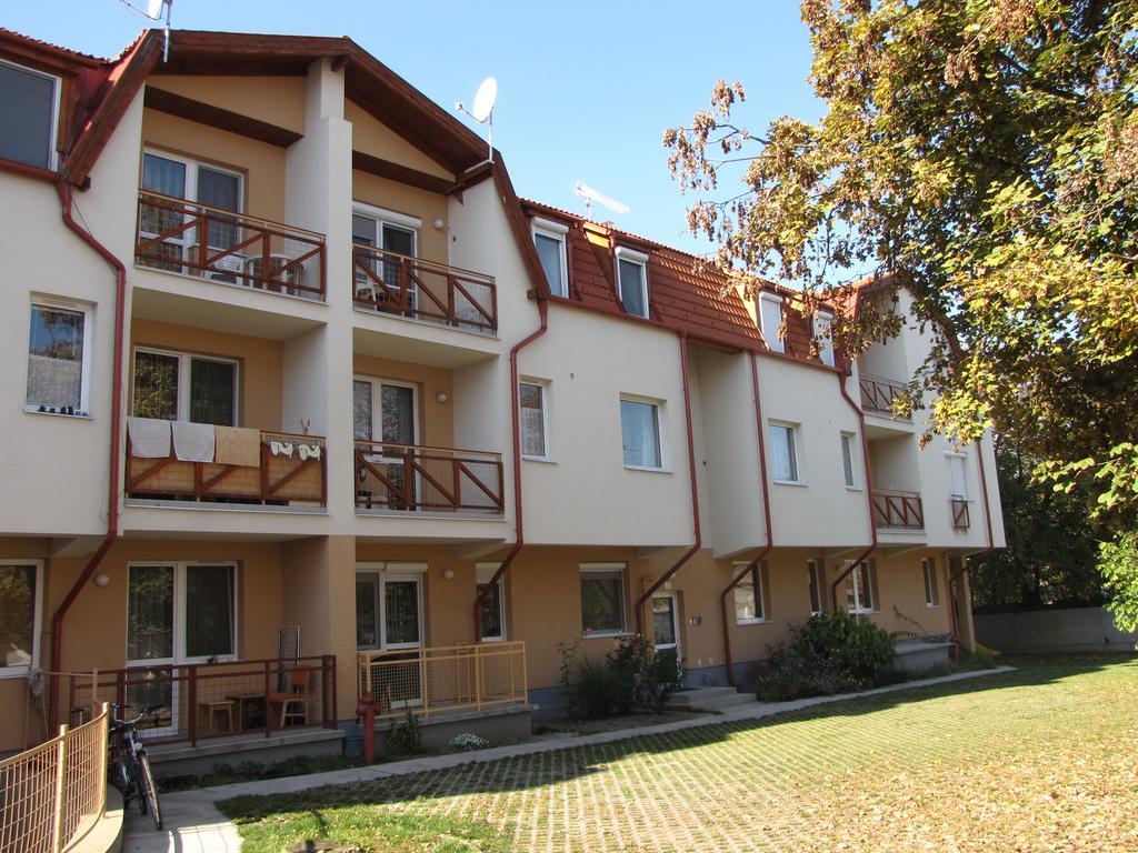 Zoli Apartmanok-Anita Koelcsey 34-36 Hajdúszoboszló Zewnętrze zdjęcie