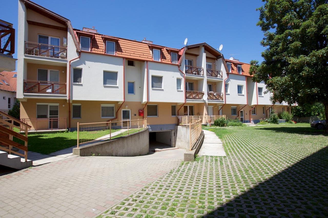 Zoli Apartmanok-Anita Koelcsey 34-36 Hajdúszoboszló Zewnętrze zdjęcie