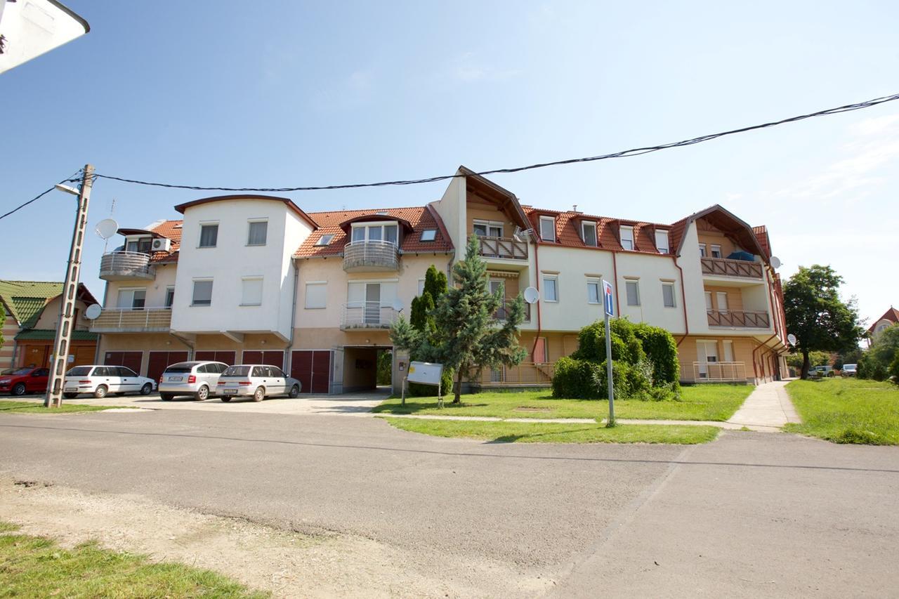 Zoli Apartmanok-Anita Koelcsey 34-36 Hajdúszoboszló Zewnętrze zdjęcie