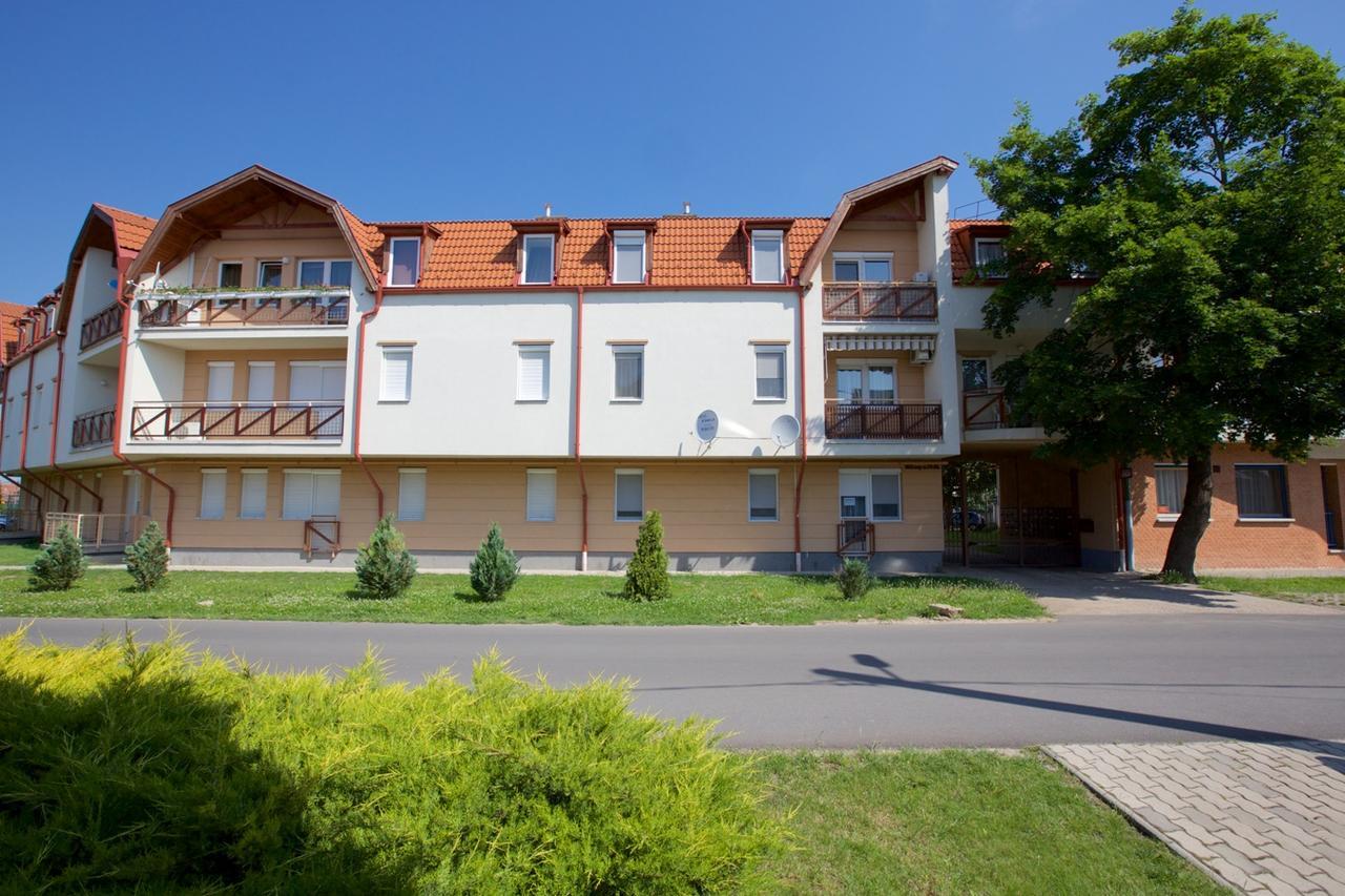Zoli Apartmanok-Anita Koelcsey 34-36 Hajdúszoboszló Zewnętrze zdjęcie